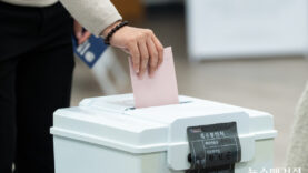 oversea vote woman-1201